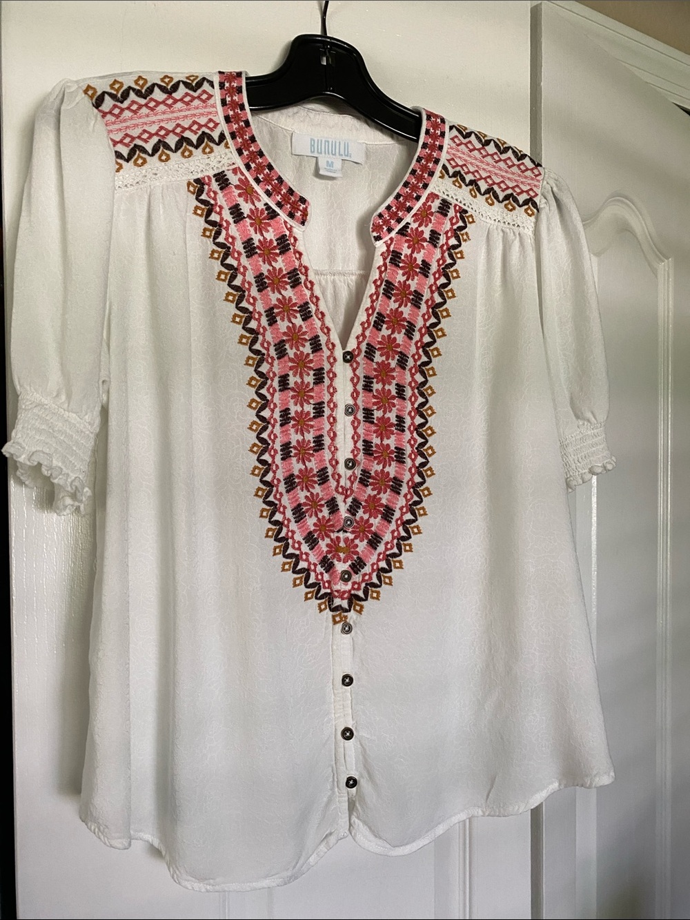 Bunulu White Embroidered V-Neck Top